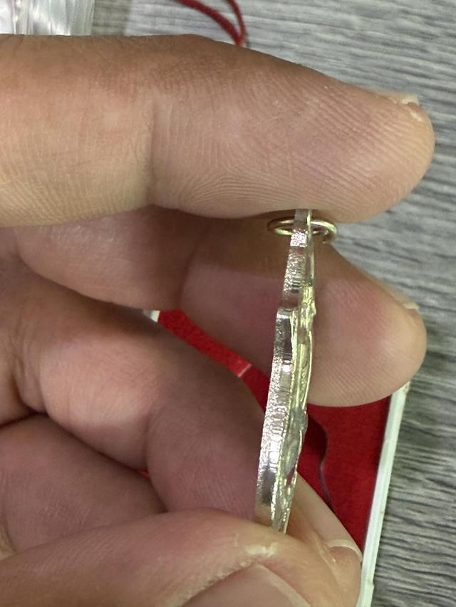 เหรียญโล่หลวงพ่อกวยเนื้ออัลปาก้าปี 65 รุ่นศิษย์มีครู