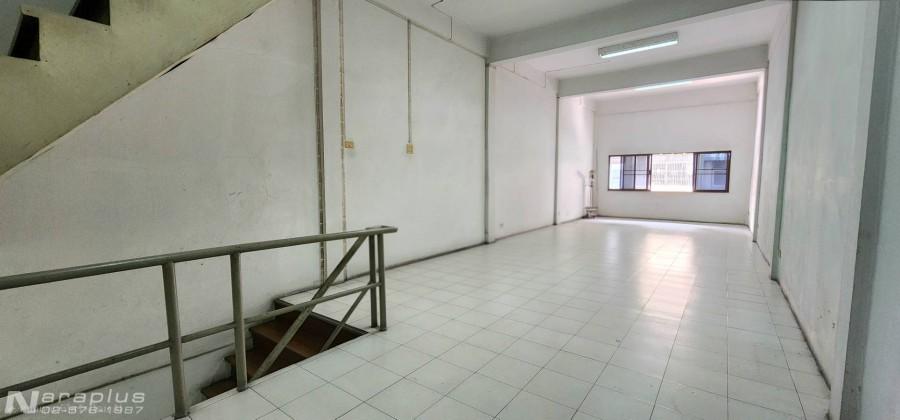 . 69030150 : ขายอาคารพาณิชย์ 5 ชั้น พร้อมต่อเติมดาดฟ้า บนที่ดินรวม 24.7 ตร.ว. ย่านวังบูรพา ใกล้ Mega Plaza และ ดิโอสยาม พลาซ่า อยู่ในทำเลธุรกิจ การค้า 12