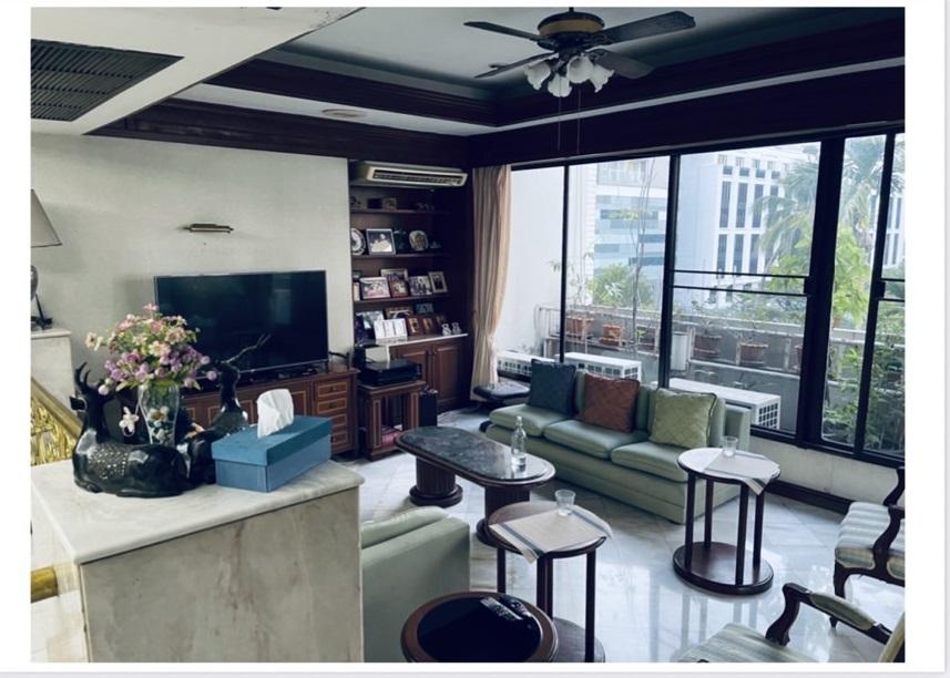 Attractive Price!! prime Sukhumvit BTS Asok 400m. only Nice Land with old building on Sale prime  4