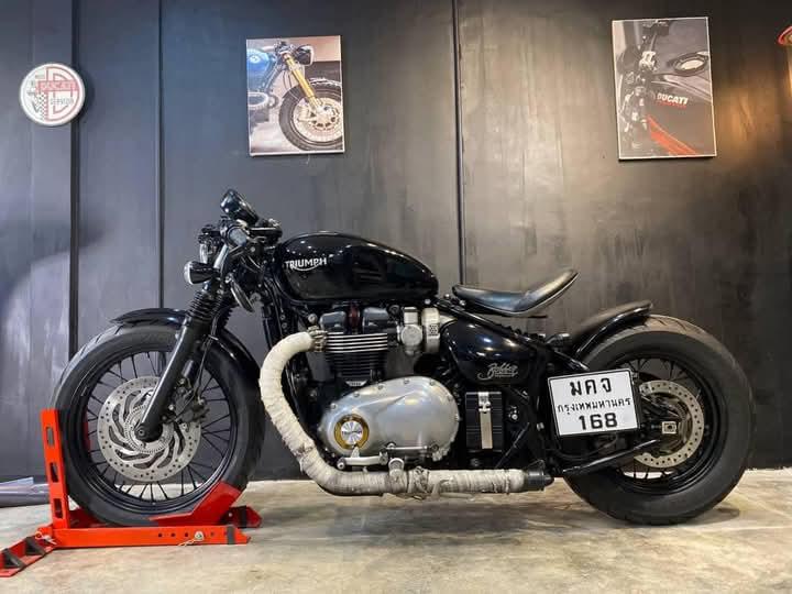 Triumph Bonneville Bobber 2017 4