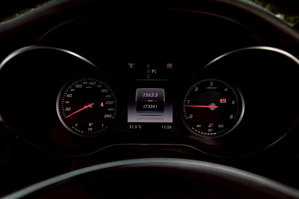 Benz GLC250 4MATIC Coupe AMG Dynamic 4WD SUV ปี 2018 สีดำ มือเดียวป้ายแดง 15