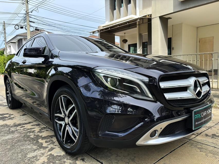 ปี2015 Mercedes-Benz GLA200 1.6 URBAN มือเดียวออกห้าง  สีเดิมทั้งคัน