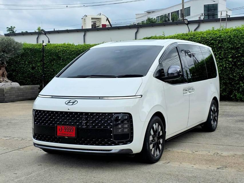 HYUNDAI STARIA PREMIUM (SUNROOF) ปี 2025 สีขาวมุก รถบ้านมือเดียวป้ายแดง ล็อตสุดท้ายผลิตเกาหลี ไมล์น้อยจัด