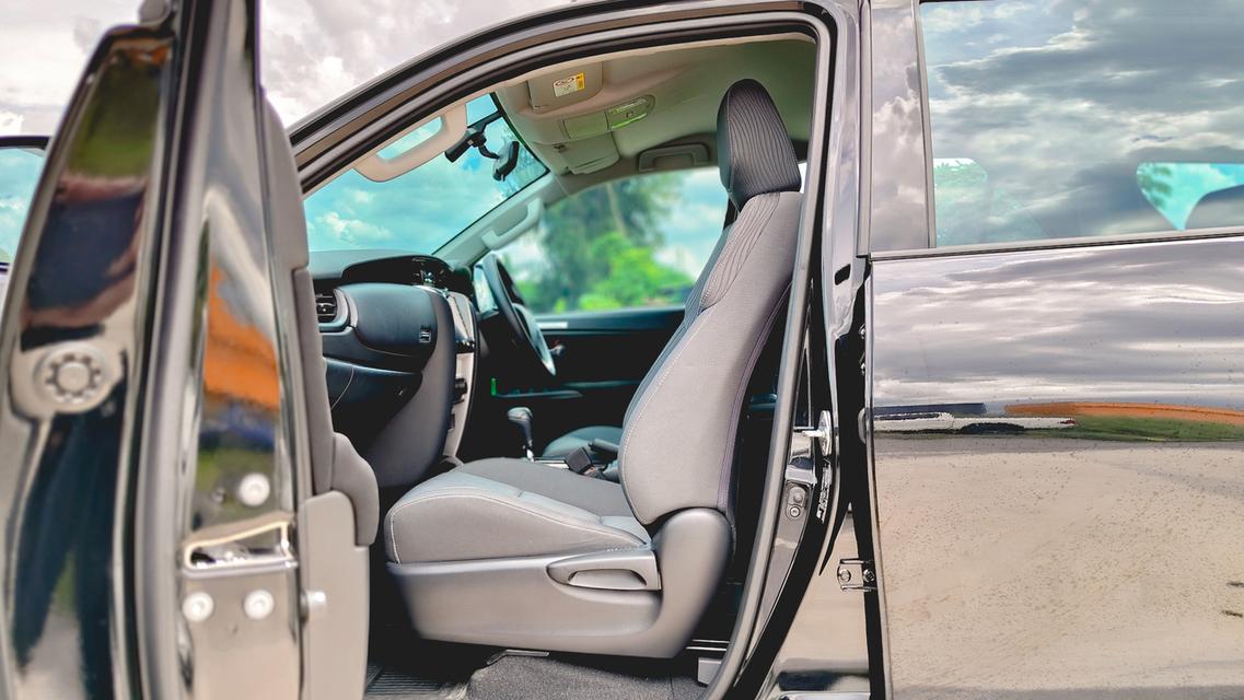 TOYOTA FORTUNER 2.4 LEADER A/T ปี 2025 จด 2026 รูปที่ 7