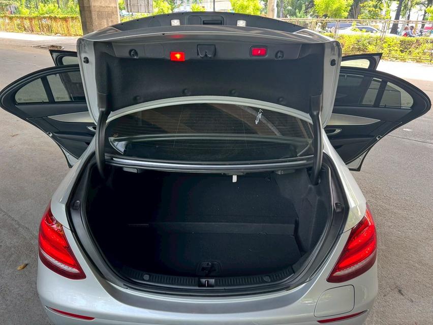Mercedes-Benz E350e Avantgarde Facelift W213 AT ปี 2019 รถมือเดียว สภาพดี 18