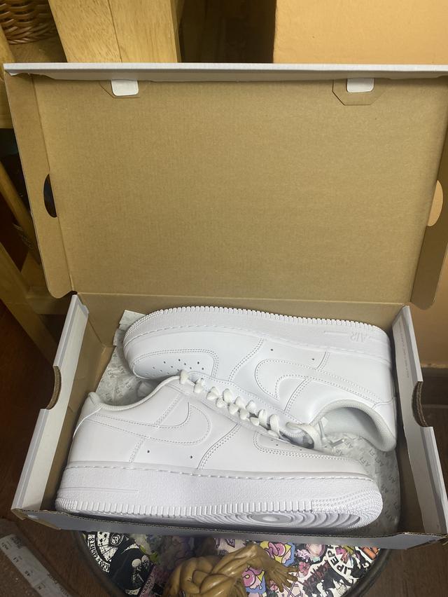 Nike Air Force 1 '07 Triple White รูปที่ 5
