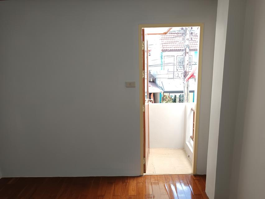 บ้านทาวน์เฮ้าส์ ผนังสองด้านไม่ติดกัน ใกล้รถไฟฟ้าสายสีแดงดอนเมือง 14