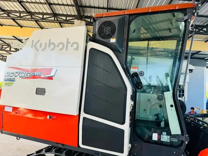 ขายด่วน รถเกี่ยวข้าว KUBOTA  4