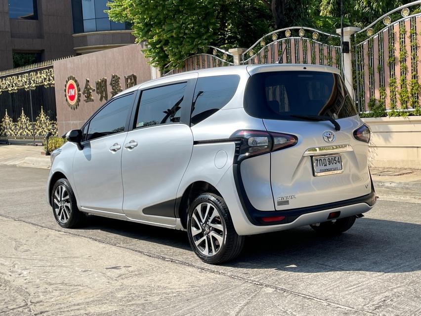 TOYOTA SIENTA 1.5 V ปี 2018 เกียร์AUTO CVT 7 SPEED สภาพป้ายแดง 3