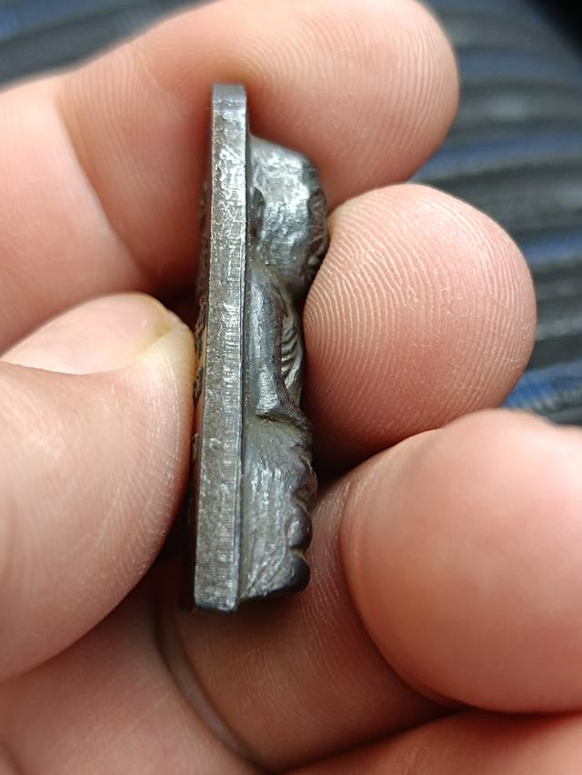 เหรียญหลวงปู่ทวดรุ่นตัวหนังสือใหญ่ปี 05 9