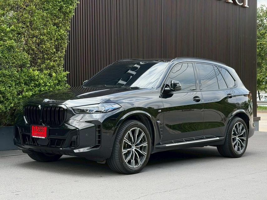 BMW X5 มีไฟแนนซ์เหลือ 2.5 ล้าน เปลี่ยนสัญญาผ่อนต่อไม่เสียดอกเพิ่ม คุ้มสุดๆ BMW X5 xDrive30d M-Sport LCI 2026 สี ดำ รถ 4 เดือน