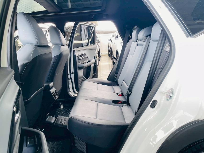 Toyota Yaris Cross HEV Premium Luxury ปี24 แท้ วิ่ง8พันโลแท้ รูปที่ 17