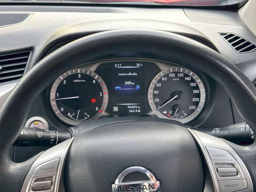 NISSAN NAVARA NP300 2.5 V DOUBLE CAB CALIBRE เกียร์ Auto สีแดง ปี 2018  (แท้) 15