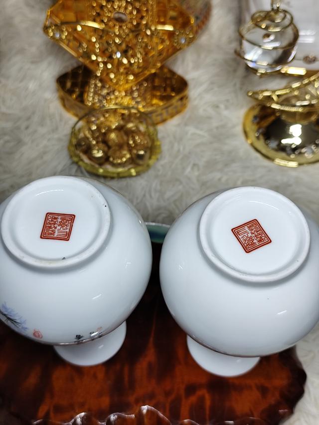 แจกันกระเบื้องเนื้องบางทรง ลูกแพร์ "ทรงอวี่หูชุน" (Yuhuchunping - 玉壶春瓶)  ลวดลายนกเกาะบนกิ่งไผ่และดอกไม้ รูปที่ 7