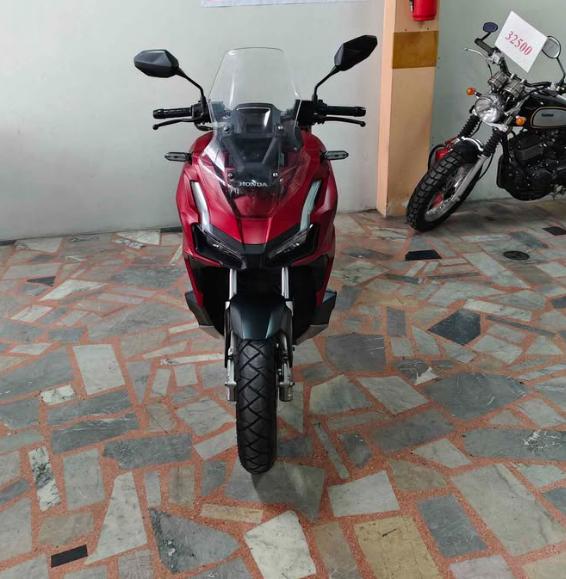 ปล่อยขาย Honda ADV160 สีแดง  2