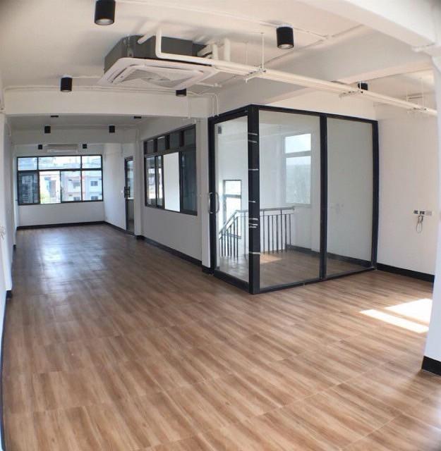 ให้เช่าทาวน์โฮม4.5 ชั้น รีโนเวทใหม่ เนื้อที่ 38 ตร.วา สไตล์โ Loft ซอยสุขุมวิท 62 ใกล้ BTS บางจาก ใกล้ทางด่วน สุขุมวิท 62 เหมาะทำออฟฟิศสำนักงาน
