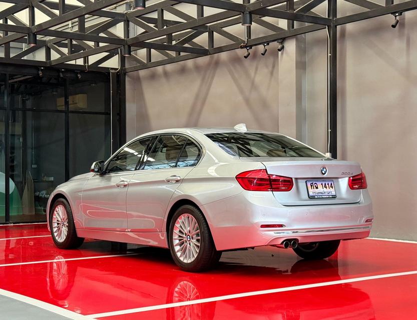 2017 BMW 320D F30 LCI รถมือเดียวป้ายแดง รถออกศูนย์ BMW THAILAND รถวิ่งน้อย เข้าศูนย์ทุกระยะ รถไม่เคยมีอุบัติเหตุครับ รูปที่ 6