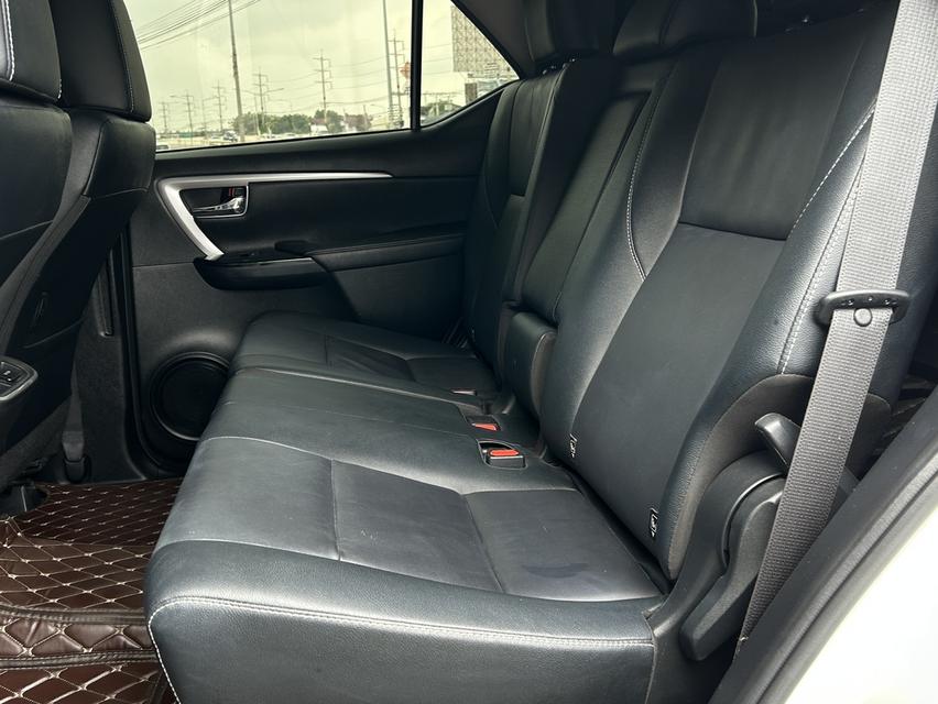 TOYOTA FORTUNER 2.4 LEADER AT ปี 2023 รถมือสอง ราคา 945,000 บาท รูปที่ 8