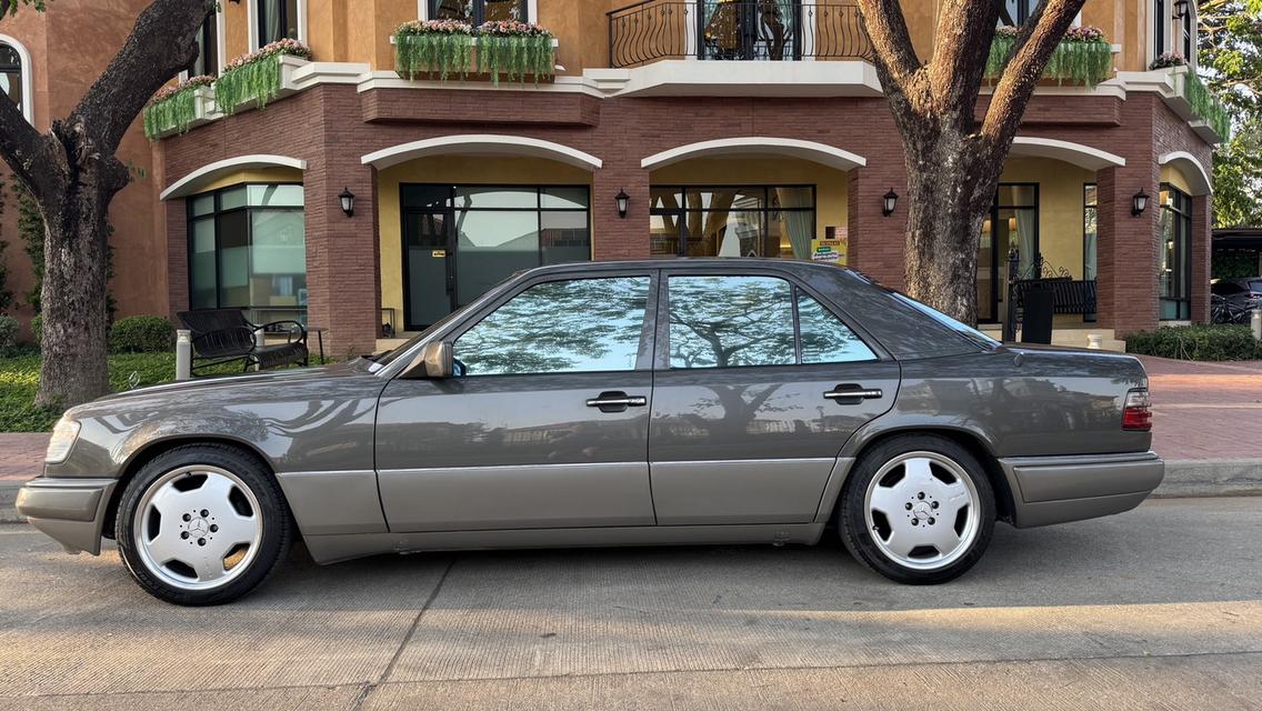 Benz W124 E220 Year 1993 Automatic