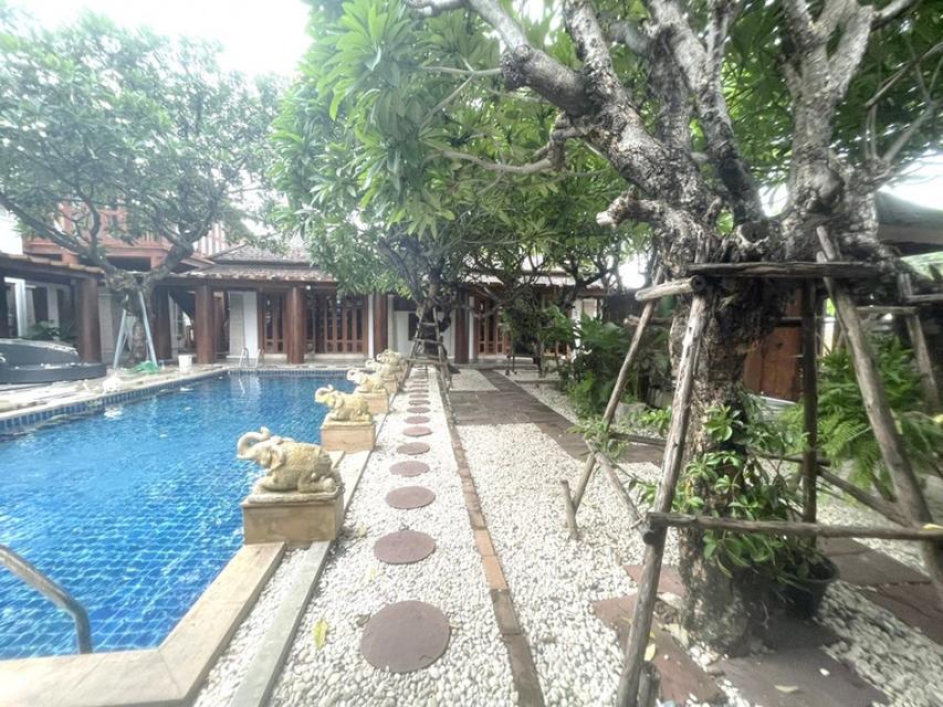 ขาย บ้านเดี่ยว สไตล์รีสอร์ท ซอยนวลจันทร์ 44 ขนาด 1544 ตรม. 386 ตร.วา ทำเลดี สาธารณูปโภคครบ ใกล้ห้างและตลาด แต่งครบ วัสดุ 3
