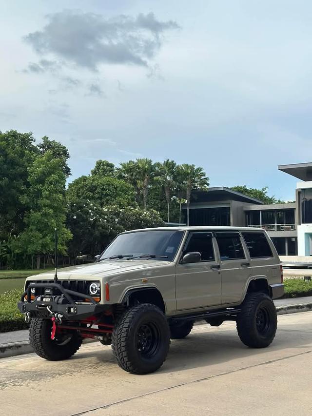 Jeep Cherokee สีสวย 9