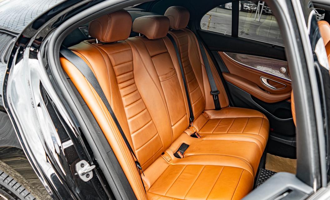 Mercedes-Benz E300e AMG 2.0 W213 AT 2020 ( 9กฬ 1023 )ไมล์ 133,xxx km.!!! ราคา 899,000 บาท รูปที่ 18