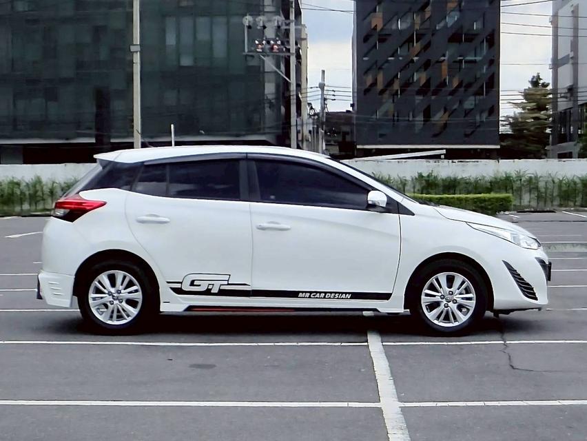 รหัสรถ QT9262 TOYOTA YARIS Ativ 1.2 E Hatchback สีขาว ปี2018
