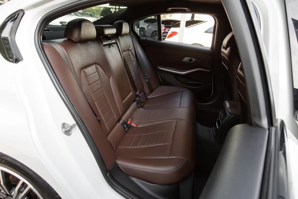 “BMW 320d M Sport“ ปี 2020 รูปที่ 6