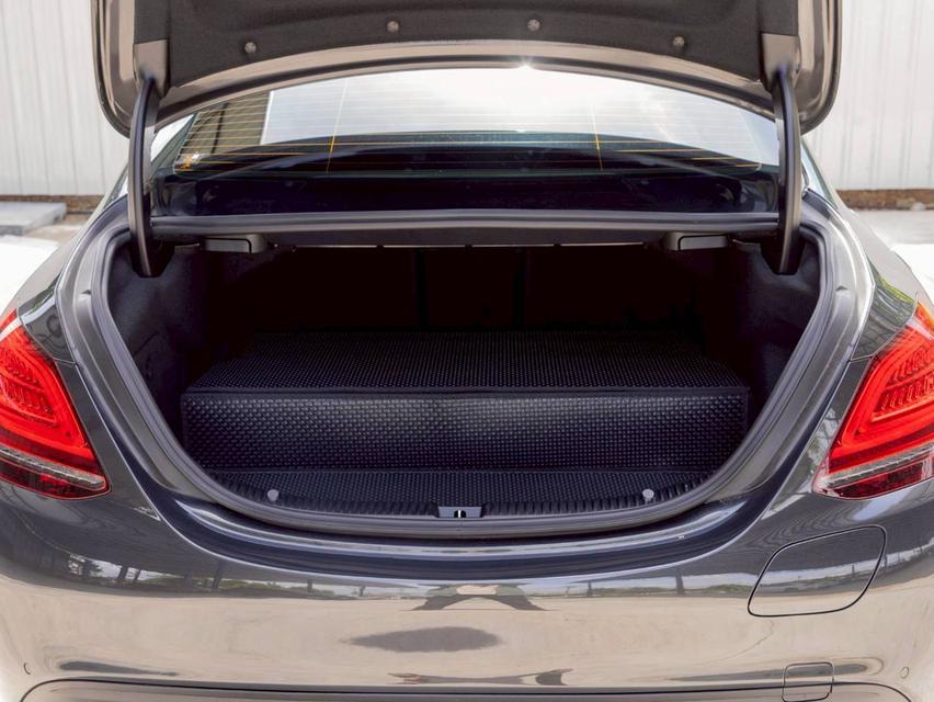 Mercedes Benz C300e AMG SPORT  ปี จด 2022 15