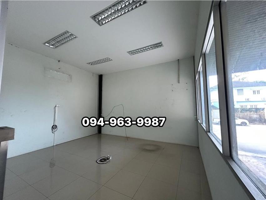 ให้เช่าโกดังสาย5 ทะลุ สาย4 ถนนเชื่อมต่อ ถ.เพชเกษม ถ.บรมราชชนนี ตกแต่งใหม่ ขนาด1,800ตรม. 550ตรม. ไฟ3เฟส พื้รับน้ำหนักได้3ตัน/ตรม. รถใหญ่เข้าออกได้ 13