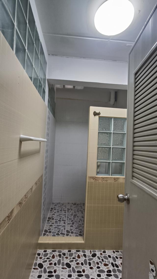 ทาวน์เฮ้าส์ 3 ชั้น 4 ห้องนอน 4 ห้องน้ำ 6