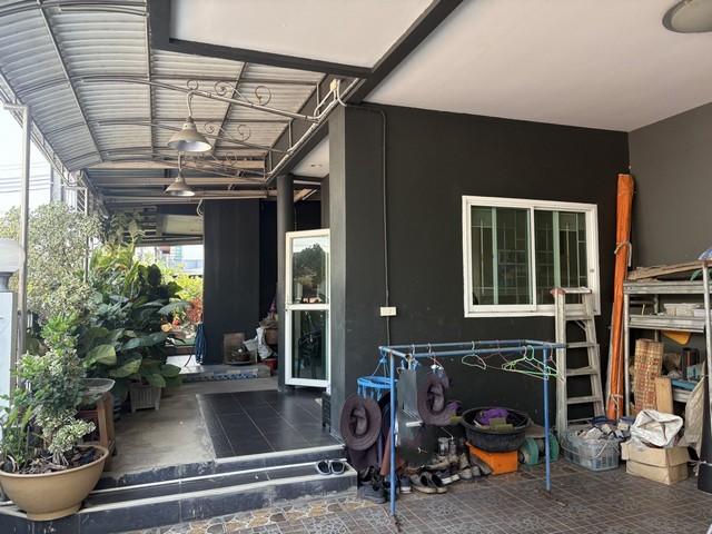 ขายบ้านแฝดสสไตล์บ้านเดี่ยว 2 ชั้น ตกแต่งต่อเติมบางส่วนรัชชา5 ถนนบางใหญ่-บางคูลัด นนทบุรี ใกล้เซ็นทรัลเวสเกต
