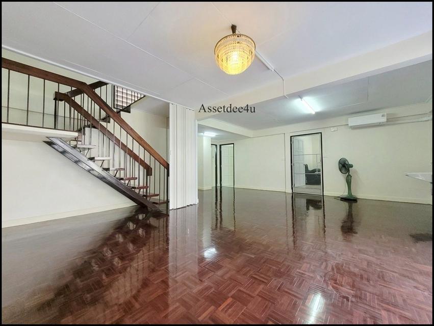 AH590 ให้เช่าบ้านเดี่ยวหลังใหญ่ เนื้อที่ 95 ตร.ว. ย่านพระรามเก้า ใกล้เดอะไนน์ จดบริษัทได้ 4