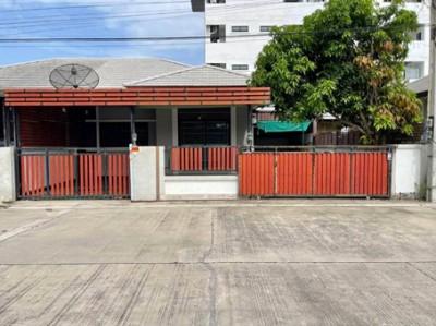 บ้านแฝดรีโนเวทใหม่อมตะพานทองชลยุรี หมู่บ้านปาณรดา หนองตำลึง ชลบุรี สถานะกำลังรีโนเวท 1