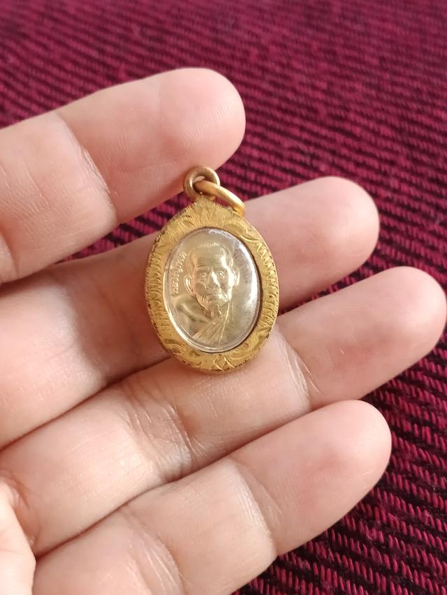 หลวงปู่ทวดจี้พระประจำวันเกิด(หน้าปู่ทวด/หลังพระประจำวันอังคาร) เลี่ยมพร้อมใช้