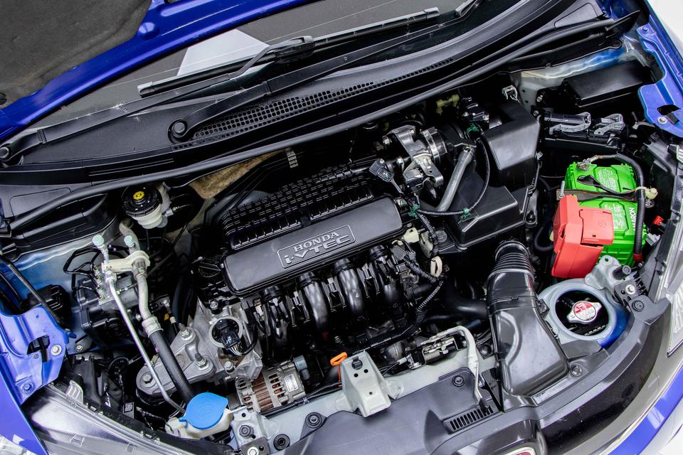 2016 Honda JAZZ SV+ hatchback 1