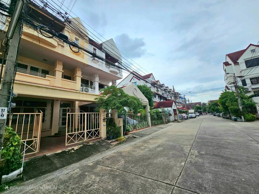 ขายด่วน📌📌  หมู่บ้านสิรินเฮ้าส์1 ปากเกร็ด16  🏠ทาวน์โฮม 3ชั้น  พื้นที่ 30 ตร.ว  🛏6 ห้องนอน 🚽4 ห้องน้ำ 🚘1 ที่จอดรถ 🌞หน้าบ้านหันทางทิศตะวันออก  [ 5