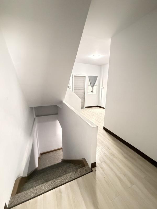 ให้เช่า ทาวเฮ้าส์ 3ชั้น 3ห้องนอน หมู่บ้าน สินทวีแกรนด์วิลเลจน์ รีโนเวท บ้านพร้อมอยู่ บ้านเปล่า โทร 0818218151 6