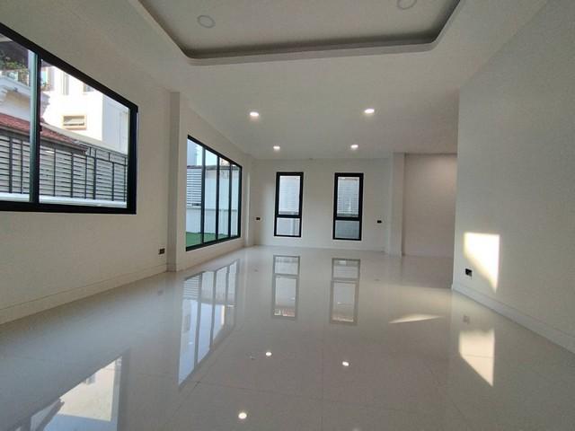 บ้านเดี่ยว 2 ชั้น หมู่บ้าน สินทรัพย์นคร พุทธมณฑลสาย 2 เขตบางแค กรุงเทพฯ รีโนเวทใหม่ทั้งหลัง ดีไซน์โมเดิร์น 7