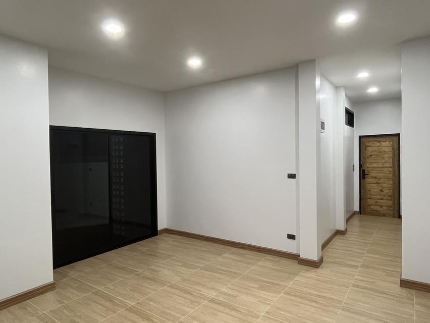 🏡 บ้านเดี่ยวที่มาพร้อมความเป็นส่วนตัวด้วยดีไซน์พิเศษ 2 ห้องนอน 2 ห้องน้ำ 1 ที่จอดรถ และสวน ส่วนตัวภายในบ้าน กับพื้นที่ใช้สอย 100 ตรม. ที่ดินเริ่มต้น 10