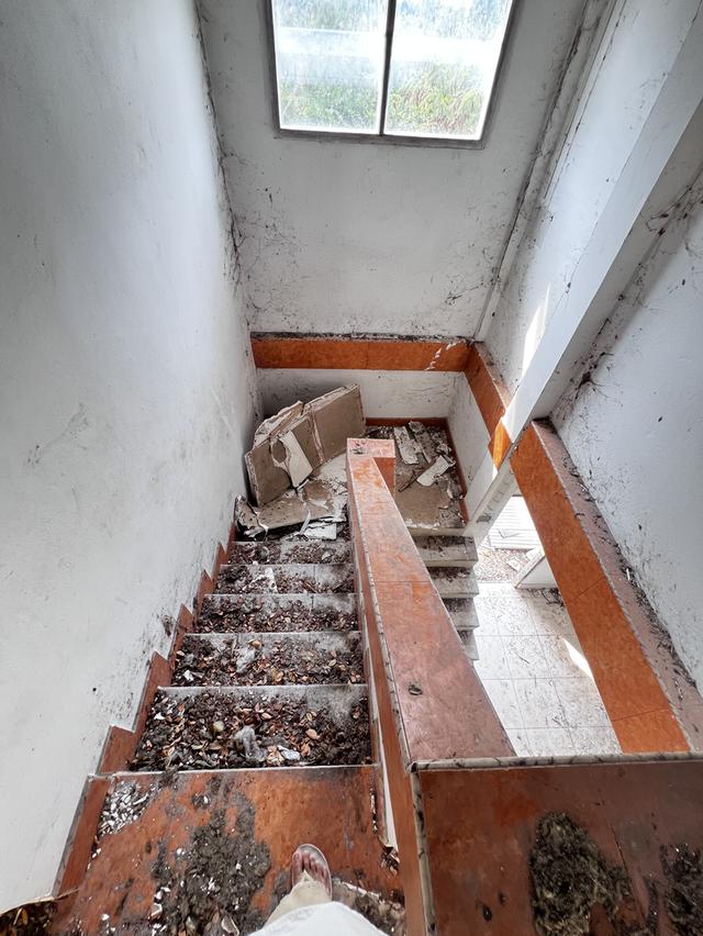 ขายบ้านเก่าพังตามสภาพ 2