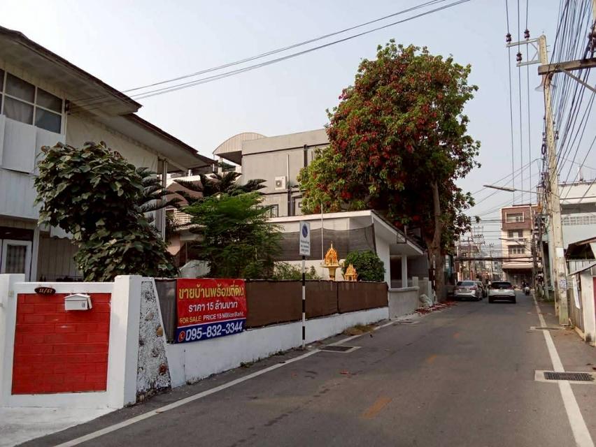 ขายบ้านไม้มะค่าพร้อมที่ดินฝั่งทะเล 100 ตร.วา 3 ห้องนอน 2 ห้องน้ำ 1 ห้องครัว 1 ห้องโถง ใจกลางตัวเมืองหัวหิน จ.ประจวบคีรีขันธ์ สนใจติดต่อ 095-8323344 2