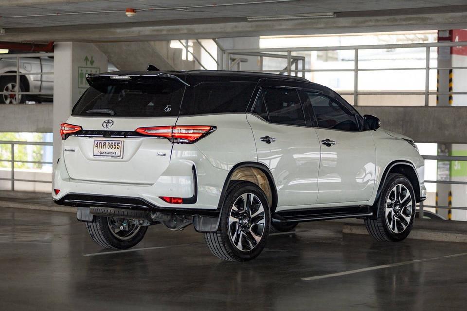 ✨ TOYOTA FORTUNER 2.4 LEGENDER 4WD AT Black Top ปี 2022 แท้ รูปที่ 5