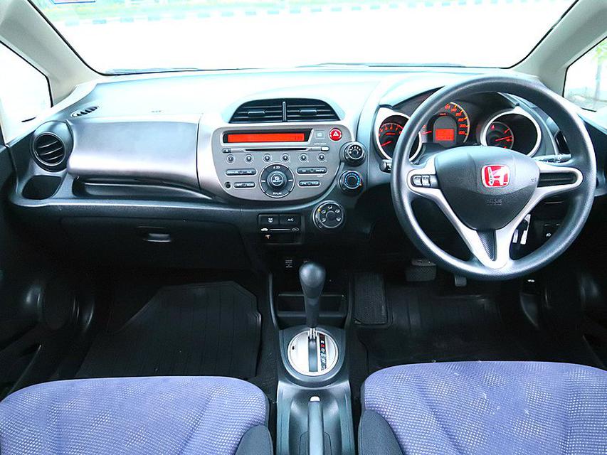 Honda Jazz 1.5V ปี2011  5