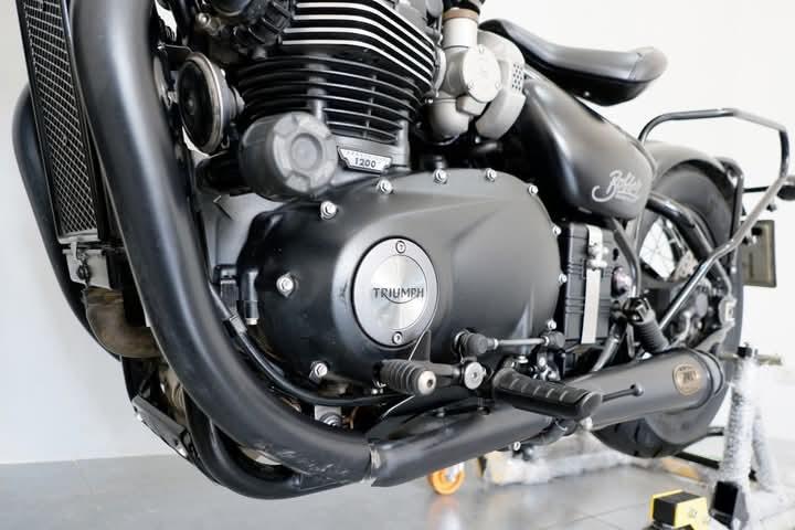 มอเตอร์ไซค์ Triumph Bonneville Bobber 2