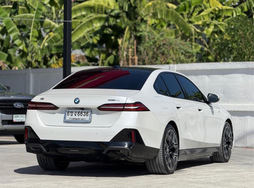 รหัสรถ WRT6636 📌2023 BMW i5 eDrive40 M SPORT โฉม G60 รูปที่ 5