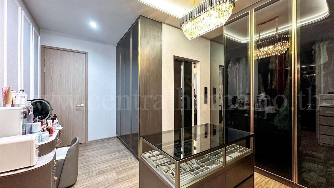 ทาวน์โฮม เธอ ลาดพร้าว 93 ระดับ Luxury 3.5 ชั้น Fully Furnishe มีลิฟต์ในตัว พร้อมอยู่ 16