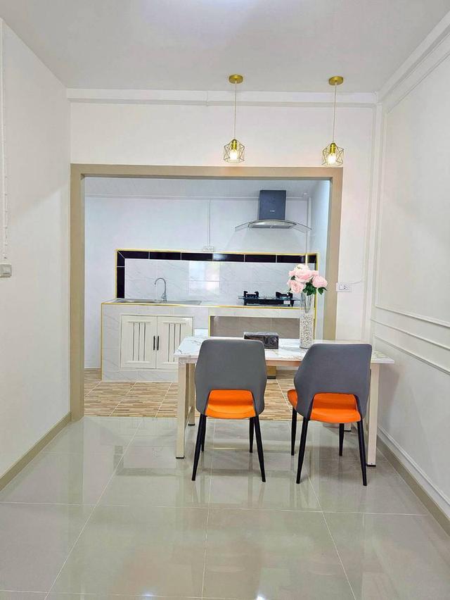 หมู่บ้านเต็มรัก ซอยวัดลาดปลาดุกทาวน์เฮาส์ 2 ชั้น ตกแต่งใหม่พร้อมอยู่ มีระเบียงหน้าบ้าน พร้อมของตกแต่ง 13