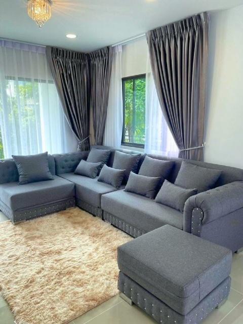 พร้อมเฟอร์ บางเสาธง บางบ่อ 3นอน ให้เช่าบ้านเดี่ยวหรู 2ชั้น 64ตร.วา. 254ตร.ม. รพ.บางนา 2 1.9กม. 3น้ำ บางนาการ์เค้น ABACบา 2