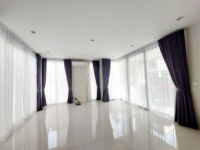 ให้เช่าบ้านแฝด 3 ชั้น ระดับ Luxury 4 ห้องนอน บ้านกลางเมือง คลาสเซ่ เอกมัย-รามอินทรา (Baan Klang Muang Classe) สุคนธสวัสด 3